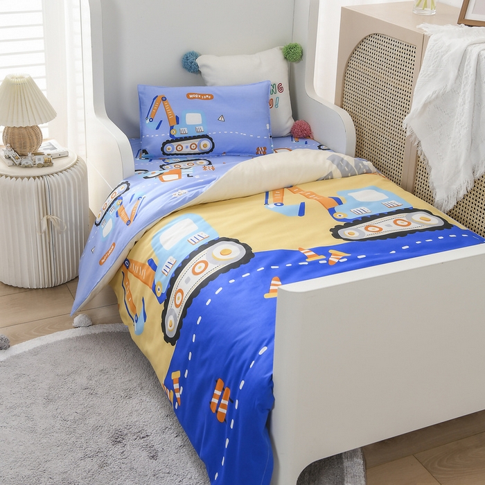 91家纺网 家纺一手货源 找家纺 梵赫 2025新款小版全棉纯棉卡通幼儿园儿童三件套套件 开心挖机