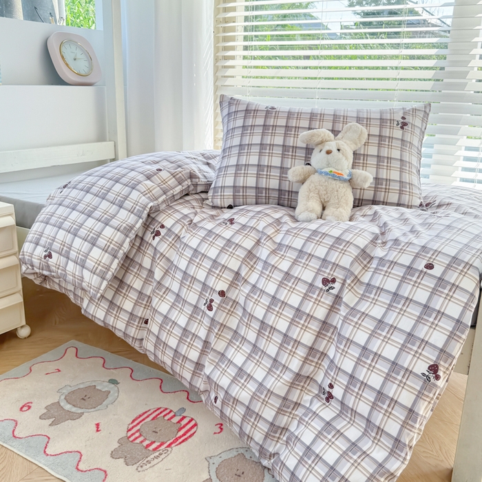 91家纺网 家纺一手货源 找家纺 简冠家纺 2025新款全棉学生三件套宿舍三件套纯棉学生床垫羽丝绒被子被芯 草莓优格