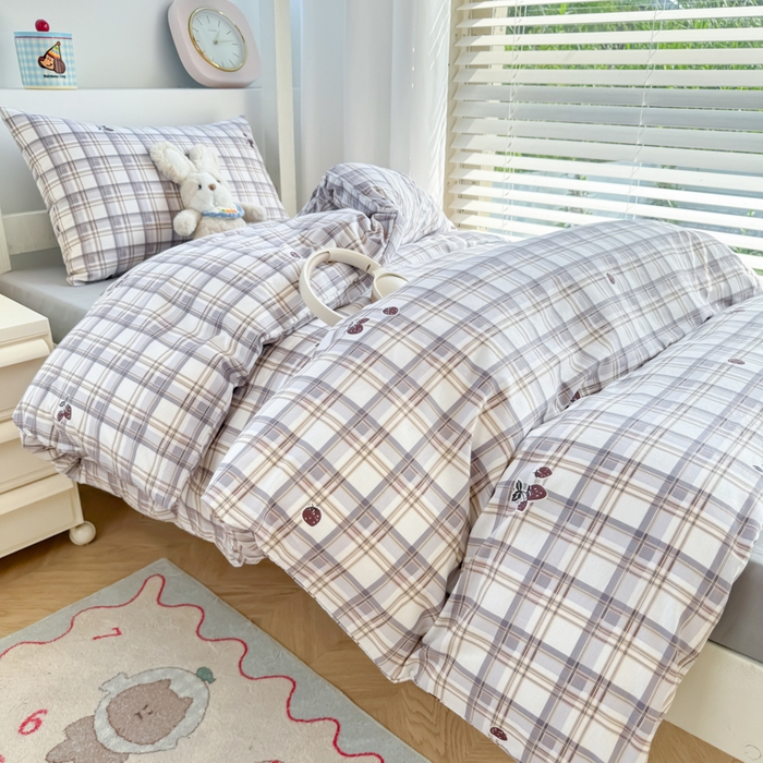 91家纺网 家纺一手货源 找家纺 简冠家纺 2025新款全棉学生三件套宿舍三件套纯棉学生床垫羽丝绒被子被芯 草莓优格