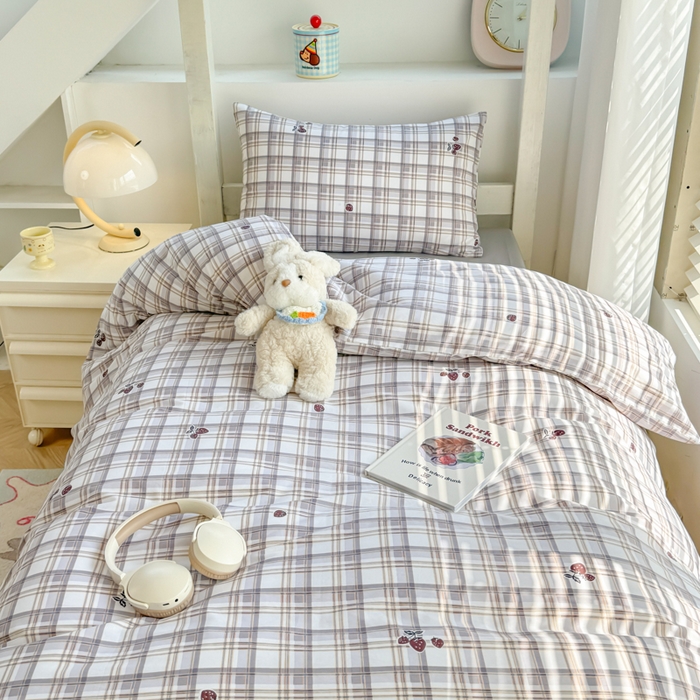 91家纺网 家纺一手货源 找家纺 简冠家纺 2025新款全棉学生三件套宿舍三件套纯棉学生床垫羽丝绒被子被芯 草莓优格