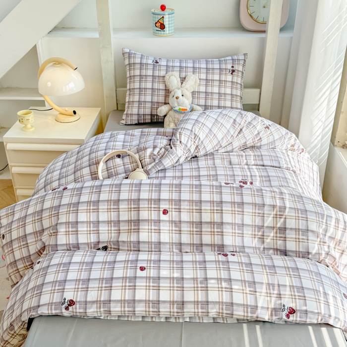 91家纺网 家纺一手货源 找家纺 简冠家纺 2025新款全棉学生三件套宿舍三件套纯棉学生床垫羽丝绒被子被芯 草莓优格