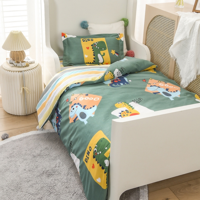 91家纺网 家纺一手货源 找家纺 梵赫 2025新款小版全棉纯棉卡通幼儿园儿童三件套套件 恐龙家族（绿）