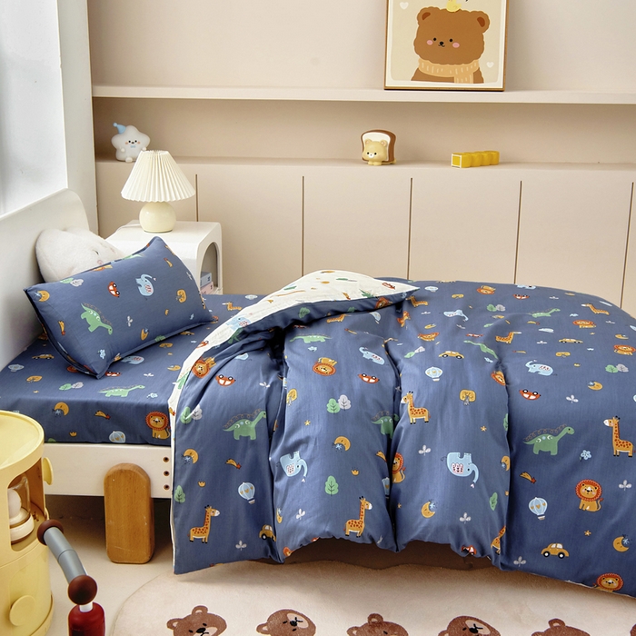 91家纺网 家纺一手货源 找家纺 梵赫 2025新款小版全棉纯棉卡通幼儿园儿童三件套套件 快乐动物园