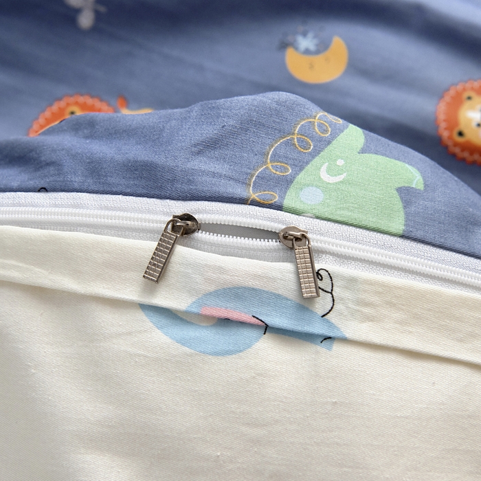 91家纺网 家纺一手货源 找家纺 梵赫 2025新款小版全棉纯棉卡通幼儿园儿童三件套套件 快乐动物园