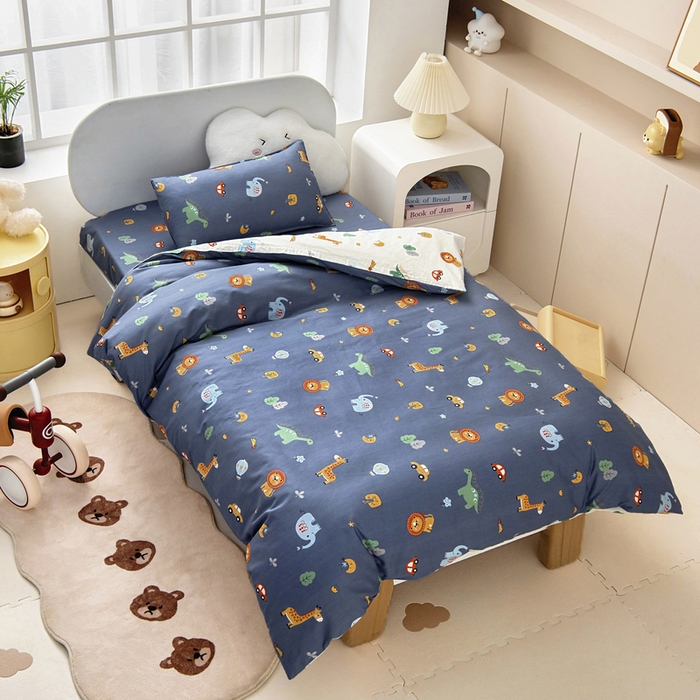 91家纺网 家纺一手货源 找家纺 梵赫 2025新款小版全棉纯棉卡通幼儿园儿童三件套套件 快乐动物园