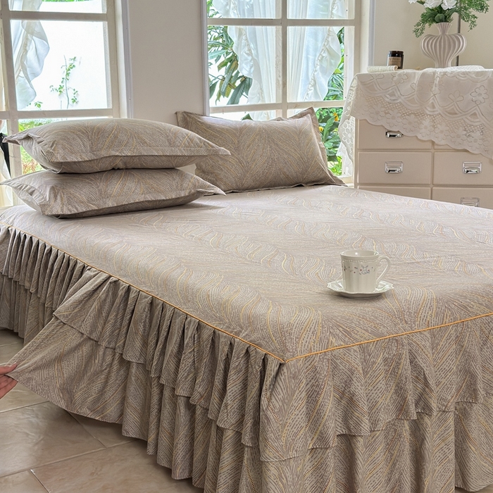 91家纺网 家纺一手货源 找家纺 雨田2025新款夹棉印花床裙 千山万水棕