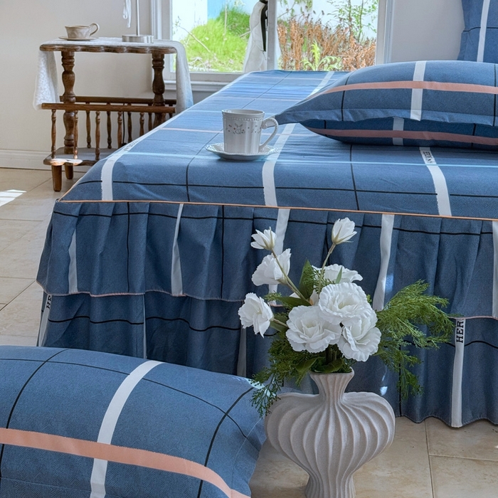 91家纺网 家纺一手货源 找家纺 雨田2025新款夹棉印花床裙 青春