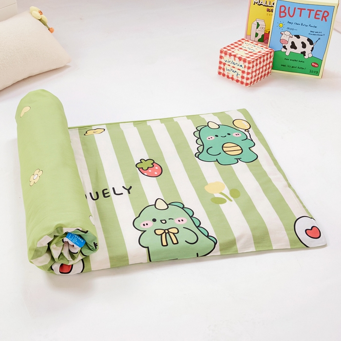 91家纺网 家纺一手货源 找家纺 梵赫 2025新款小版全棉纯棉卡通幼儿园儿童三件套套件 趣味恐龙