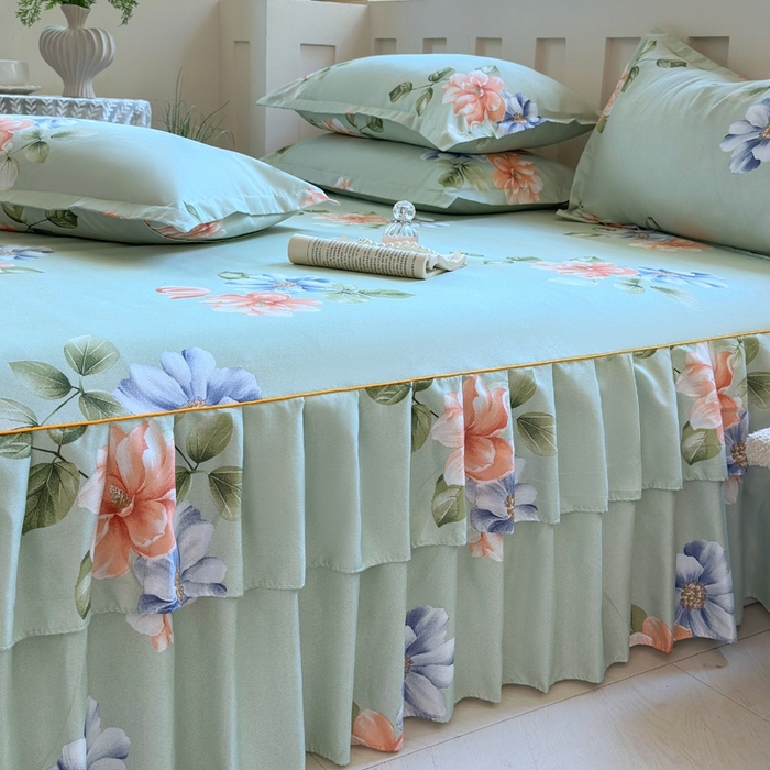 91家纺网 家纺一手货源 找家纺 雨田2025新款夹棉印花床裙 诗情画意绿