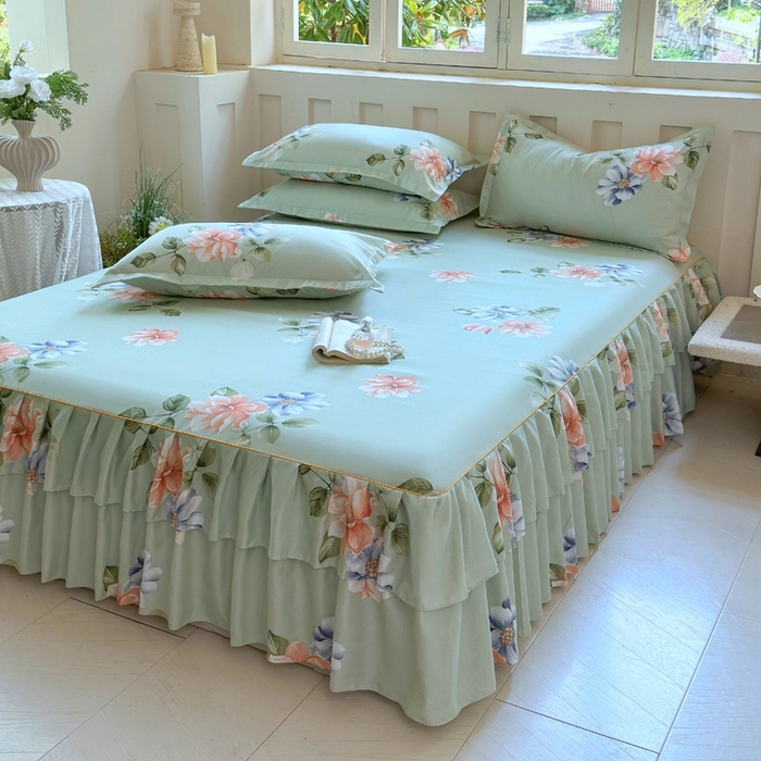 91家纺网 家纺一手货源 找家纺 雨田2025新款夹棉印花床裙 诗情画意绿