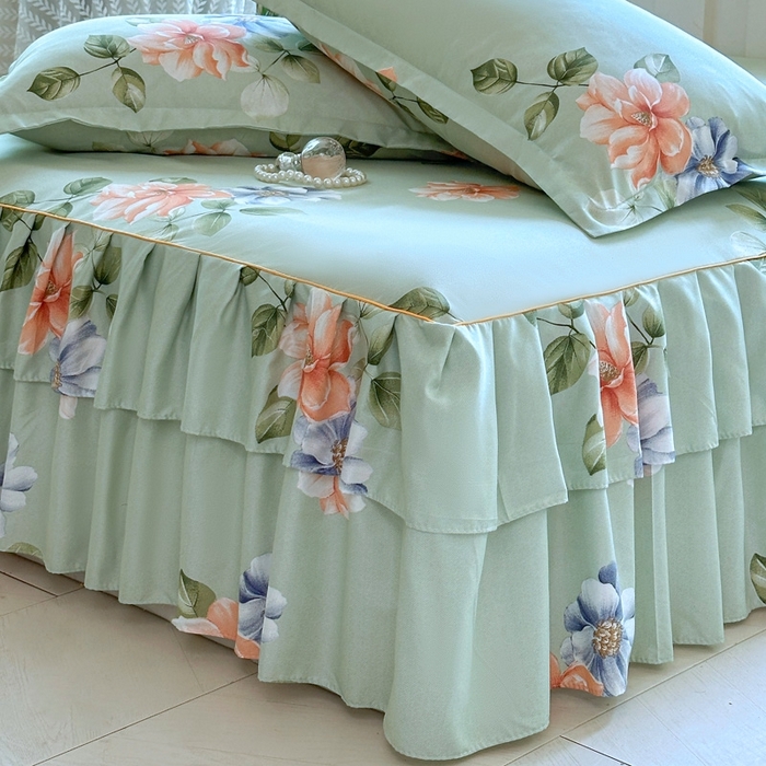 91家纺网 家纺一手货源 找家纺 雨田2025新款夹棉印花床裙 诗情画意绿