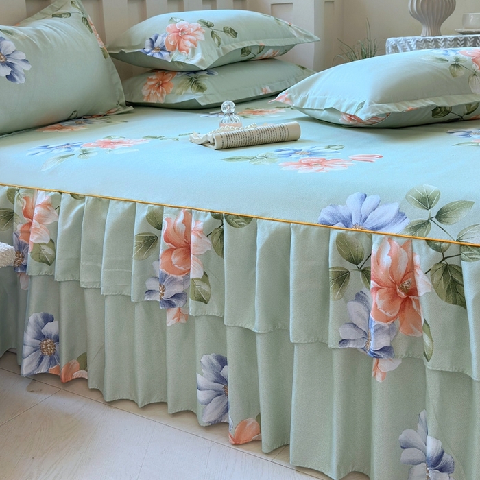 91家纺网 家纺一手货源 找家纺 雨田2025新款夹棉印花床裙 诗情画意绿