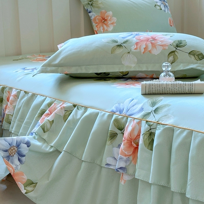 91家纺网 家纺一手货源 找家纺 雨田2025新款夹棉印花床裙 诗情画意绿