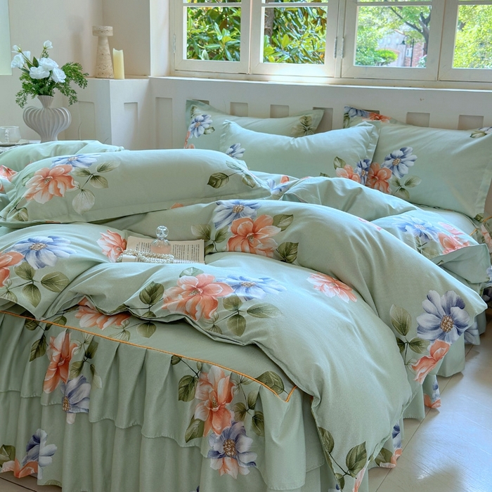 91家纺网 家纺一手货源 找家纺 雨田2025新款夹棉印花床裙 诗情画意绿