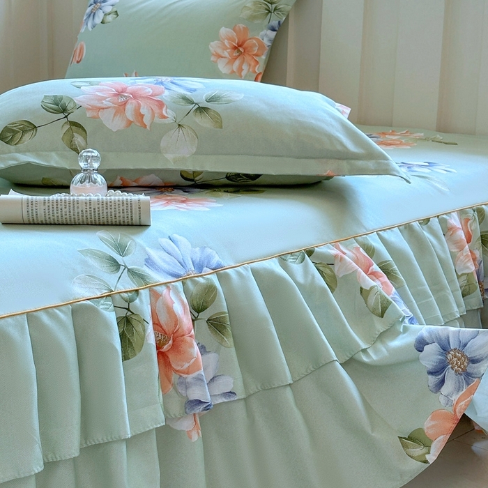 91家纺网 家纺一手货源 找家纺 雨田2025新款夹棉印花床裙 诗情画意绿