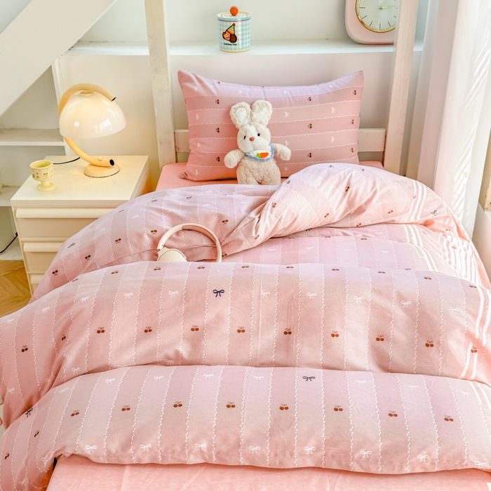 91家纺网 家纺一手货源 找家纺 简冠家纺 2025新款全棉学生三件套宿舍三件套纯棉学生床垫羽丝绒被子被芯 可可生活-红