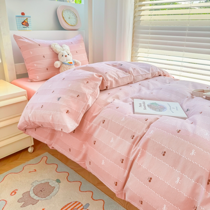 91家纺网 家纺一手货源 找家纺 简冠家纺 2025新款全棉学生三件套宿舍三件套纯棉学生床垫羽丝绒被子被芯 可可生活-红