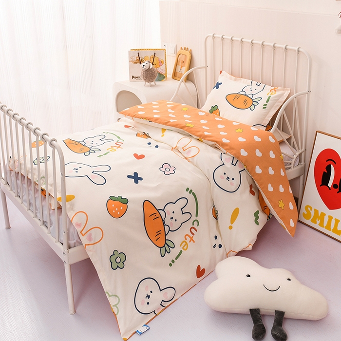 91家纺网 家纺一手货源 找家纺 梵赫 2025新款小版全棉纯棉卡通幼儿园儿童三件套套件 甜味兔兔