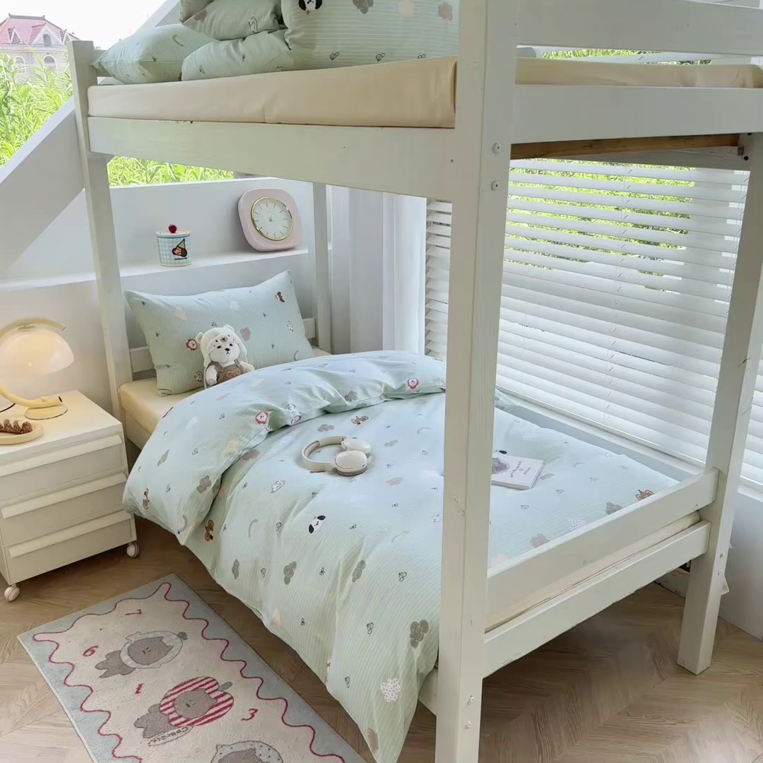 91家纺网 家纺一手货源 找家纺 简冠家纺 2025新款全棉学生三件套宿舍三件套纯棉学生床垫羽丝绒被子被芯 萌宠乐园