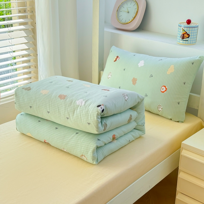 91家纺网 家纺一手货源 找家纺 简冠家纺 2025新款全棉学生三件套宿舍三件套纯棉学生床垫羽丝绒被子被芯 萌宠乐园