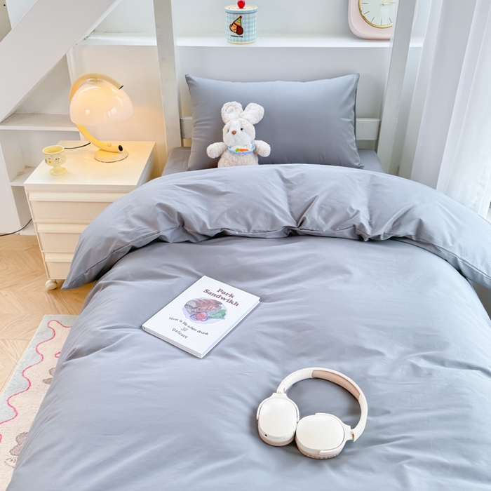91家纺网 家纺一手货源 找家纺 简冠家纺 2025新款全棉学生三件套宿舍三件套纯棉学生床垫羽丝绒被子被芯 浅灰