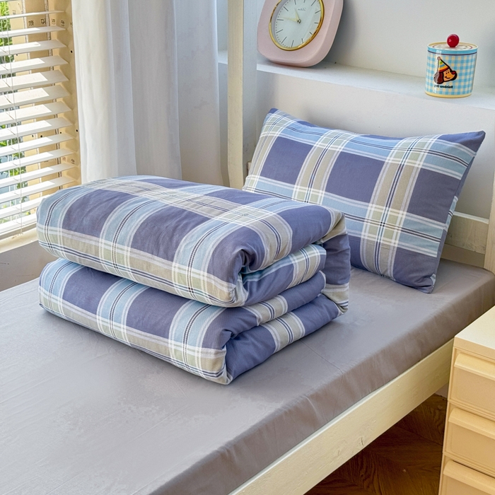 91家纺网 家纺一手货源 找家纺 简冠家纺 2025新款全棉学生三件套宿舍三件套纯棉学生床垫羽丝绒被子被芯 青木时光