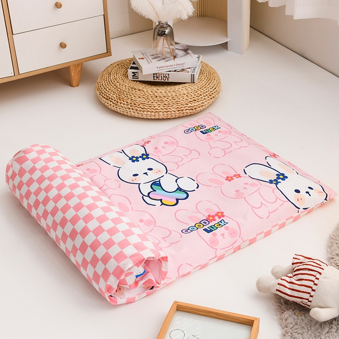 91家纺网 家纺一手货源 找家纺 梵赫 2025新款小版全棉纯棉卡通幼儿园儿童三件套套件 幸运兔