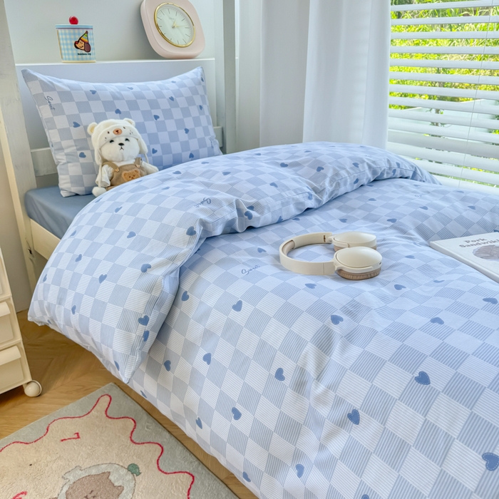 91家纺网 家纺一手货源 找家纺 简冠家纺 2025新款全棉学生三件套宿舍三件套纯棉学生床垫羽丝绒被子被芯 心心相印