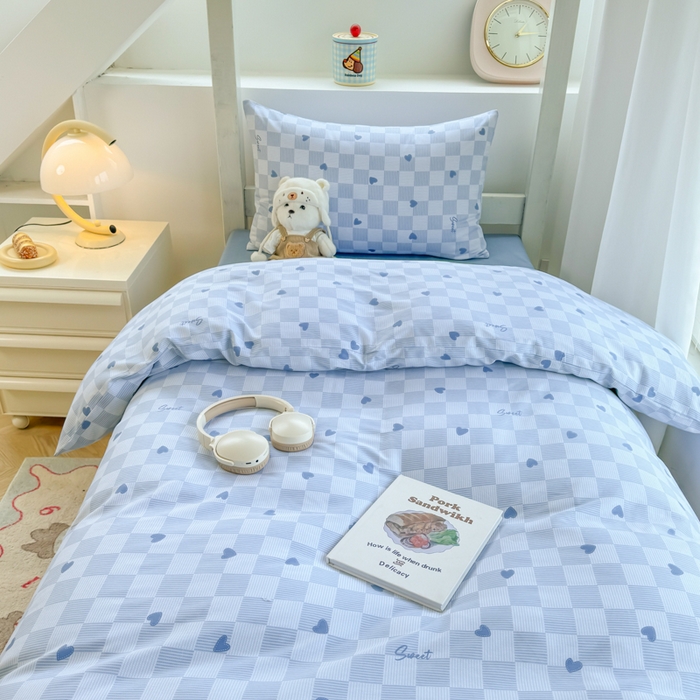 91家纺网 家纺一手货源 找家纺 简冠家纺 2025新款全棉学生三件套宿舍三件套纯棉学生床垫羽丝绒被子被芯 心心相印