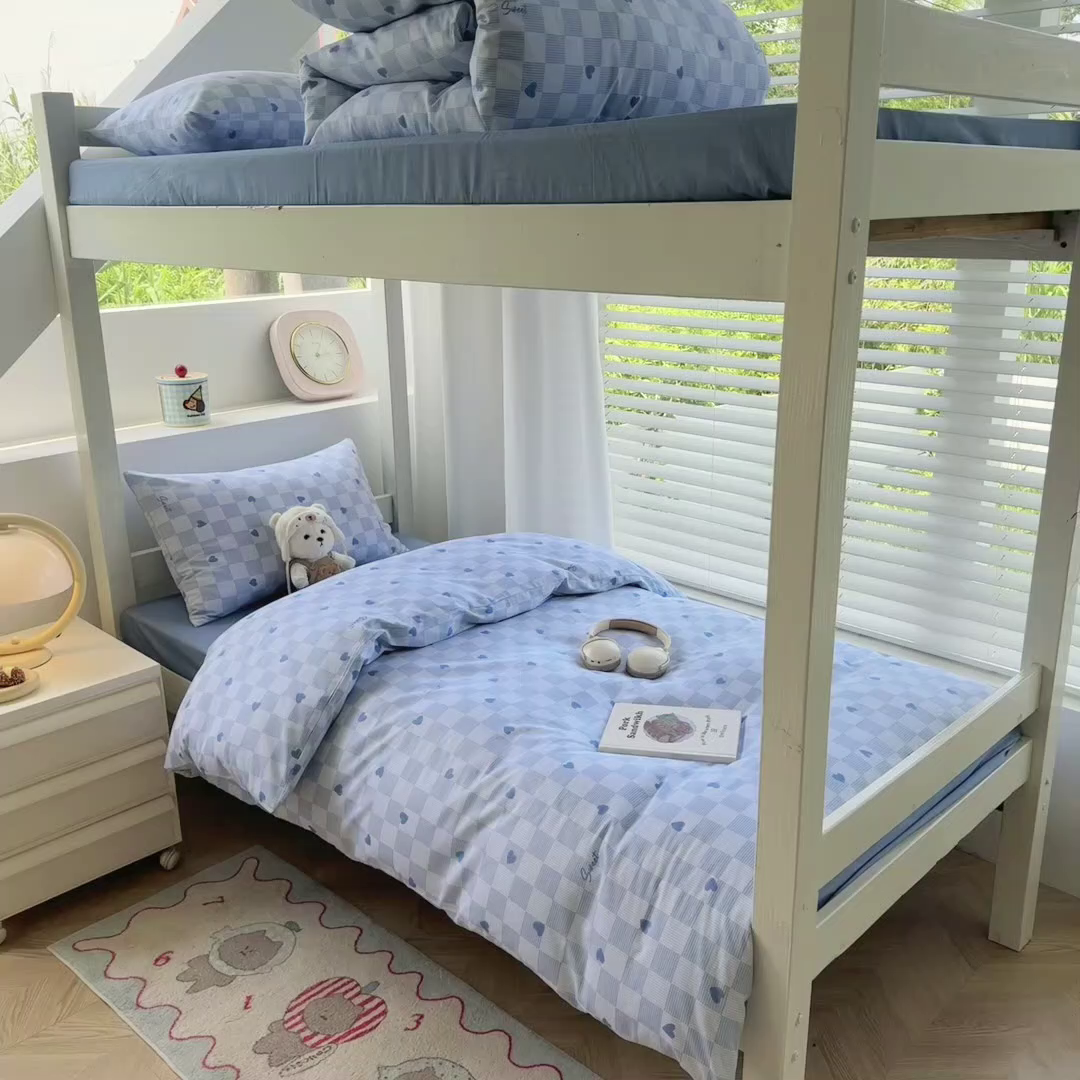 91家纺网 家纺一手货源 找家纺 简冠家纺 2025新款全棉学生三件套宿舍三件套纯棉学生床垫羽丝绒被子被芯 心心相印