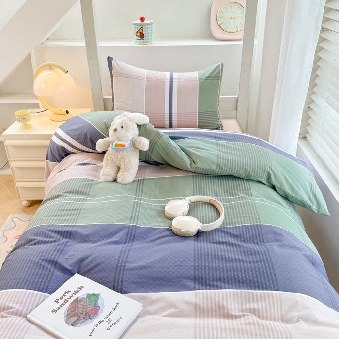 91家纺网 家纺一手货源 找家纺 简冠家纺 2025新款全棉学生三件套宿舍三件套纯棉学生床垫羽丝绒被子被芯 伊拉小镇-绿