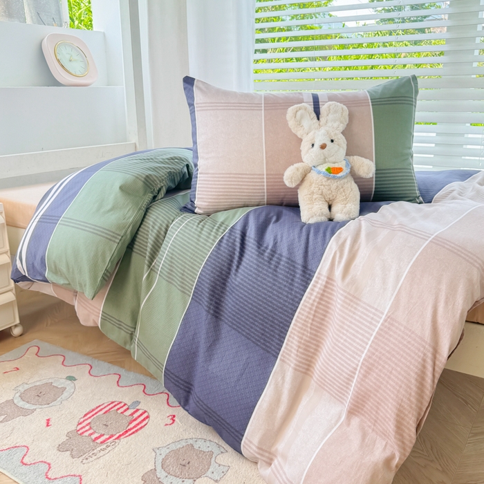 91家纺网 家纺一手货源 找家纺 简冠家纺 2025新款全棉学生三件套宿舍三件套纯棉学生床垫羽丝绒被子被芯 伊拉小镇-绿