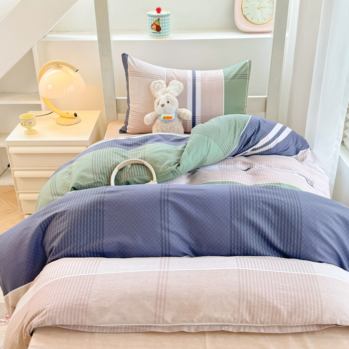 91家纺网 家纺一手货源 找家纺 简冠家纺 2025新款全棉学生三件套宿舍三件套纯棉学生床垫羽丝绒被子被芯 伊拉小镇-绿