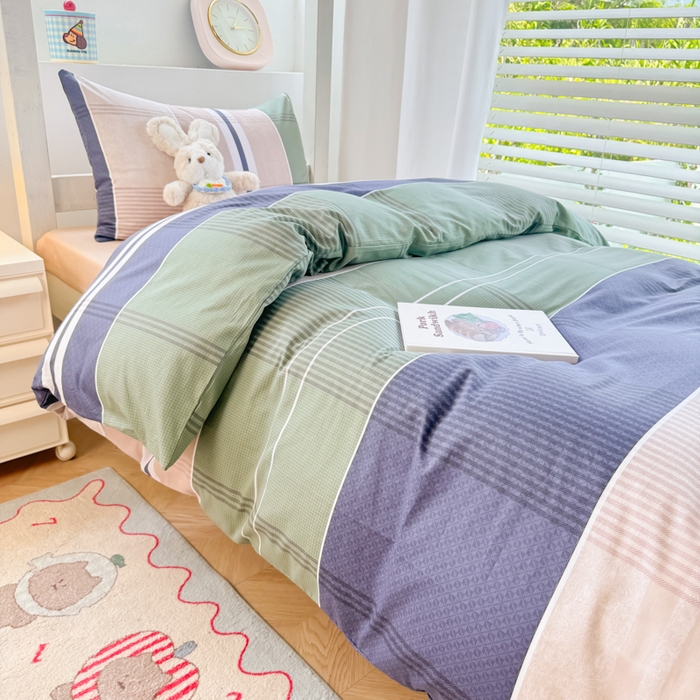 91家纺网 家纺一手货源 找家纺 简冠家纺 2025新款全棉学生三件套宿舍三件套纯棉学生床垫羽丝绒被子被芯 伊拉小镇-绿