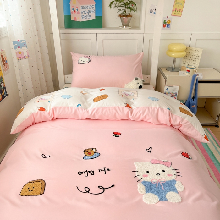 91家纺网 家纺一手货源 找家纺 如一 2025新款A类卡通毛巾绣水洗云朵棉学生宿舍床三件套 乖巧猫