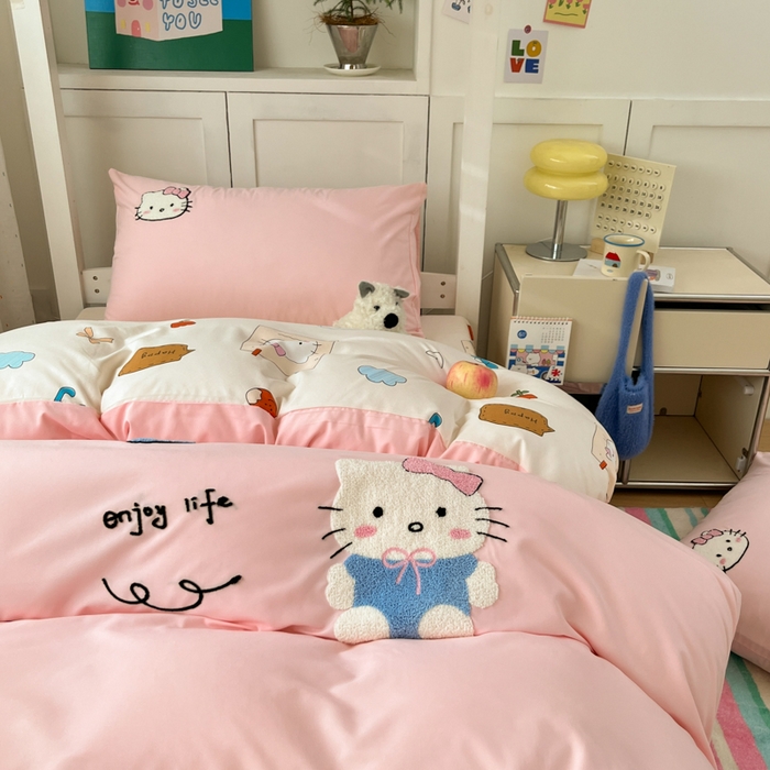 91家纺网 家纺一手货源 找家纺 如一 2025新款A类卡通毛巾绣水洗云朵棉学生宿舍床三件套 乖巧猫