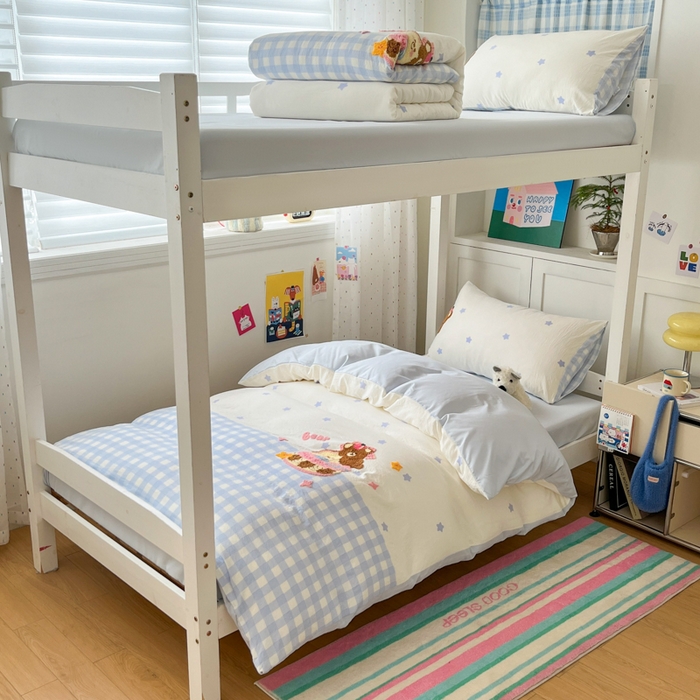 91家纺网 家纺一手货源 找家纺 如一 2025新款A类卡通毛巾绣水洗云朵棉学生宿舍床三件套 蛋糕熊