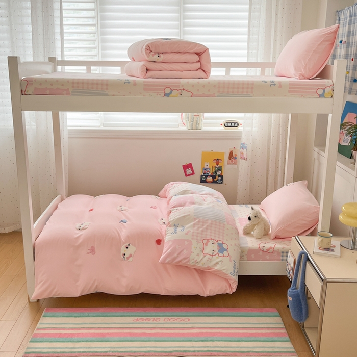 91家纺网 家纺一手货源 找家纺 如一 2025新款A类卡通毛巾绣水洗云朵棉学生宿舍床三件套 好多猫