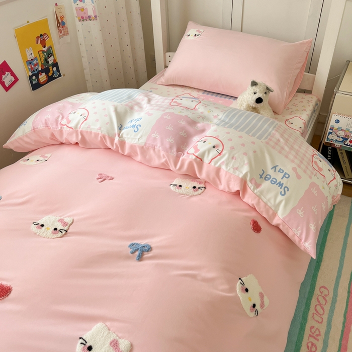 91家纺网 家纺一手货源 找家纺 如一 2025新款A类卡通毛巾绣水洗云朵棉学生宿舍床三件套 好多猫