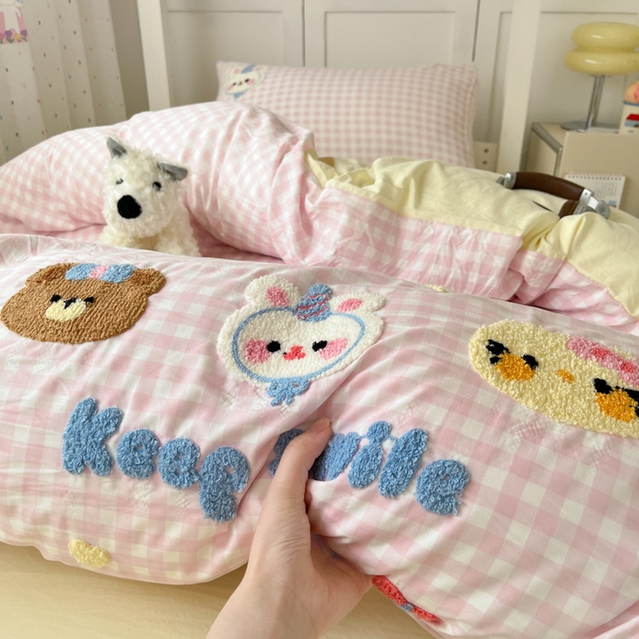 91家纺网 家纺一手货源 找家纺 如一 2025新款A类卡通毛巾绣水洗云朵棉学生宿舍床三件套 好朋友