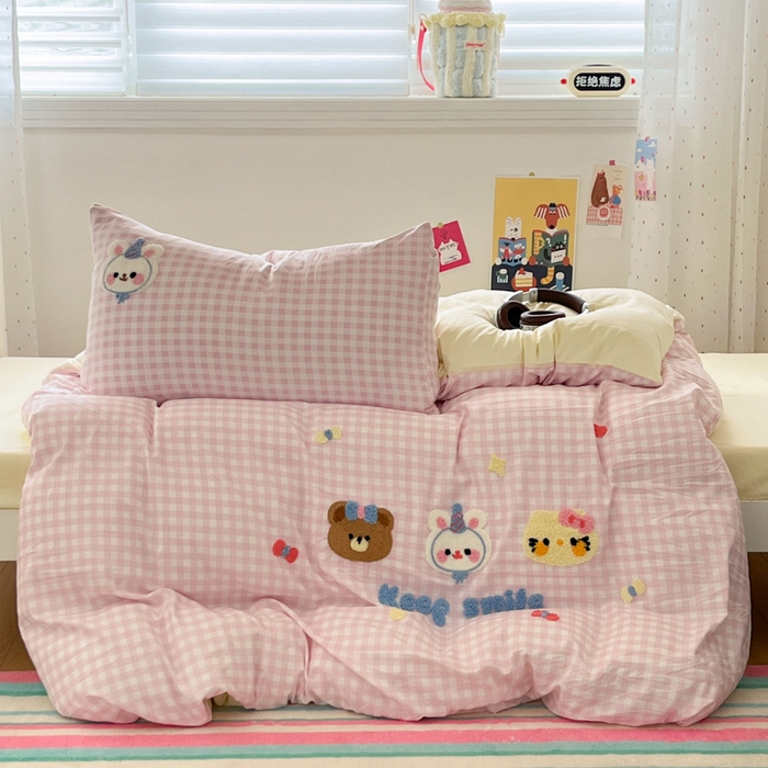 91家纺网 家纺一手货源 找家纺 如一 2025新款A类卡通毛巾绣水洗云朵棉学生宿舍床三件套 好朋友