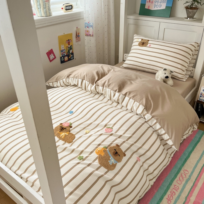 如一 2025新款A类卡通毛巾绣水洗云朵棉学生宿舍床三件套 卡皮拉