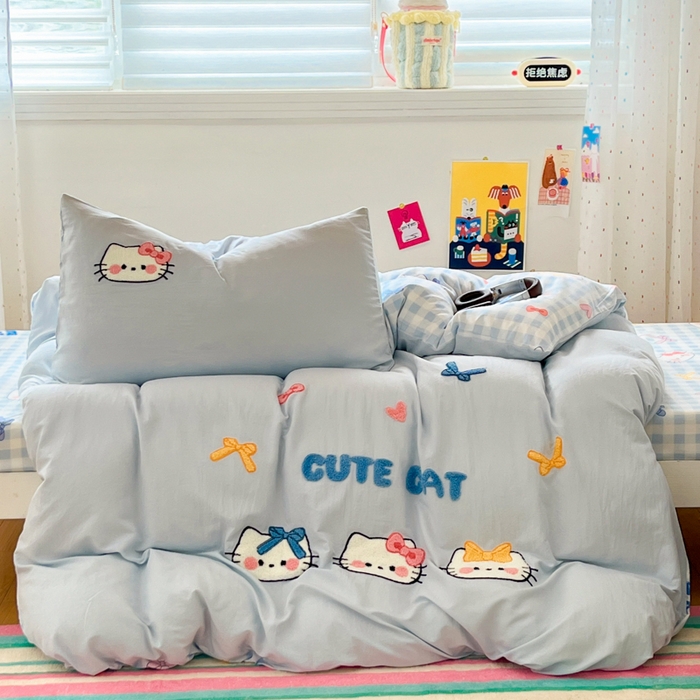 91家纺网 家纺一手货源 找家纺 如一 2025新款A类卡通毛巾绣水洗云朵棉学生宿舍床三件套 蓝格猫