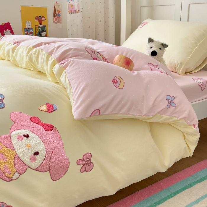 91家纺网 家纺一手货源 找家纺 如一 2025新款A类卡通毛巾绣水洗云朵棉学生宿舍床三件套 美美蒂