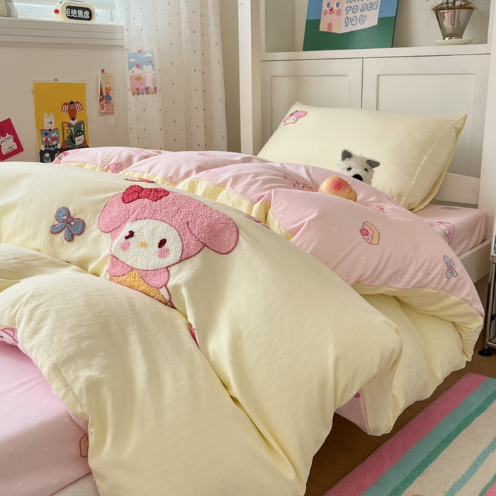 91家纺网 家纺一手货源 找家纺 如一 2025新款A类卡通毛巾绣水洗云朵棉学生宿舍床三件套 美美蒂