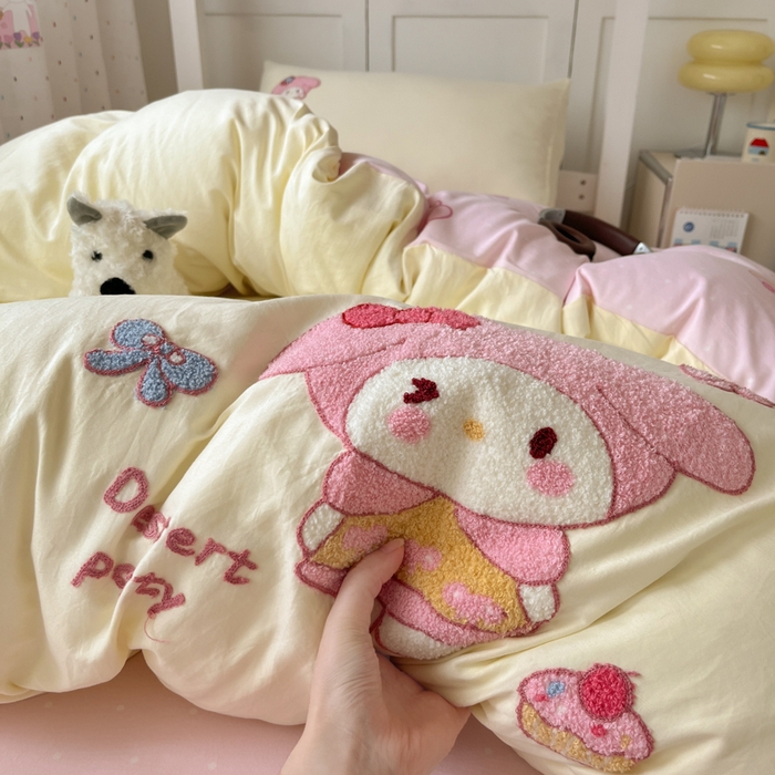 91家纺网 家纺一手货源 找家纺 如一 2025新款A类卡通毛巾绣水洗云朵棉学生宿舍床三件套 美美蒂