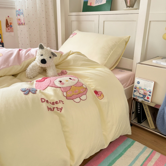 91家纺网 家纺一手货源 找家纺 如一 2025新款A类卡通毛巾绣水洗云朵棉学生宿舍床三件套 美美蒂