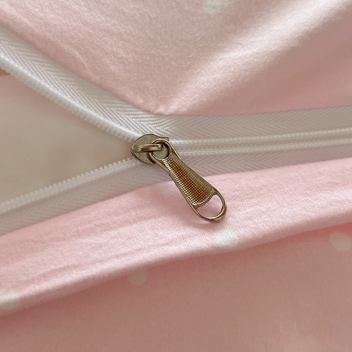 91家纺网 家纺一手货源 找家纺 如一 2025新款A类卡通毛巾绣水洗云朵棉学生宿舍床三件套 美美蒂