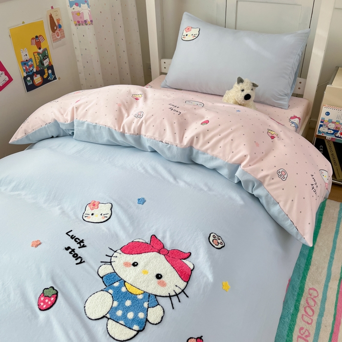 91家纺网 家纺一手货源 找家纺 如一 2025新款A类卡通毛巾绣水洗云朵棉学生宿舍床三件套 淘气猫