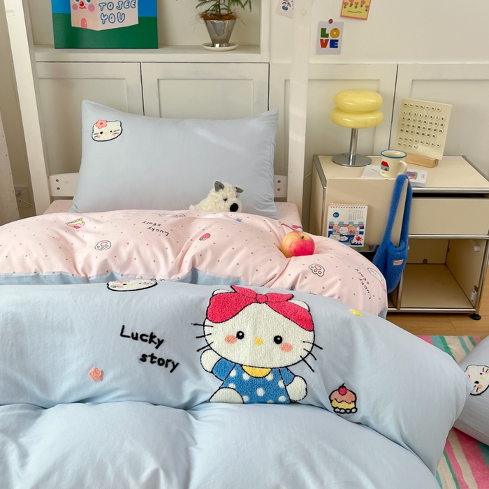 91家纺网 家纺一手货源 找家纺 如一 2025新款A类卡通毛巾绣水洗云朵棉学生宿舍床三件套 淘气猫